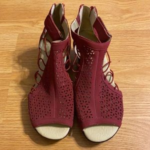 Women’s off red size 8 dress shoe